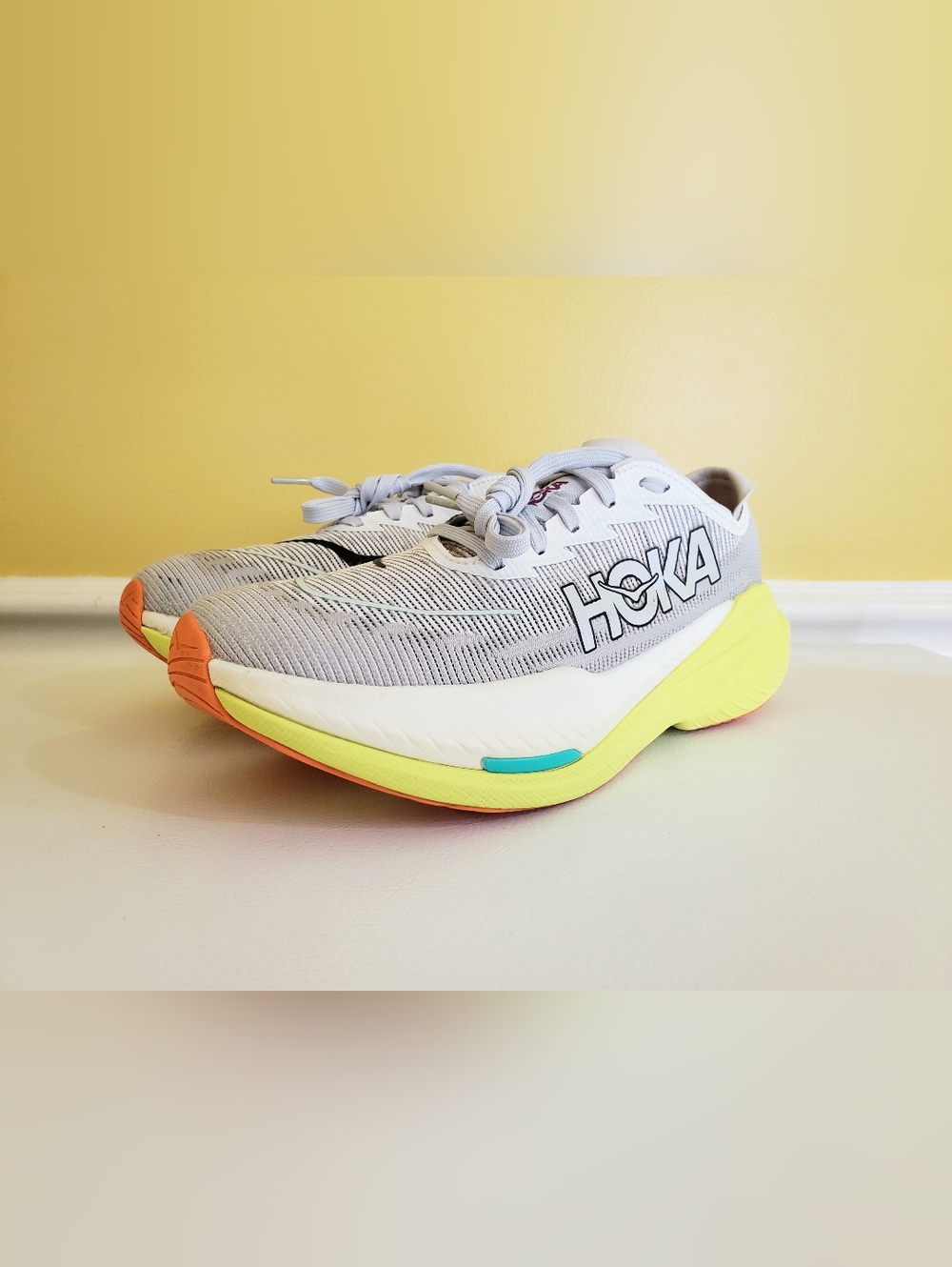 HOKA ONE ONE Men’s Mach X 2 Running Shoes (9.5D) Frost/Citrus